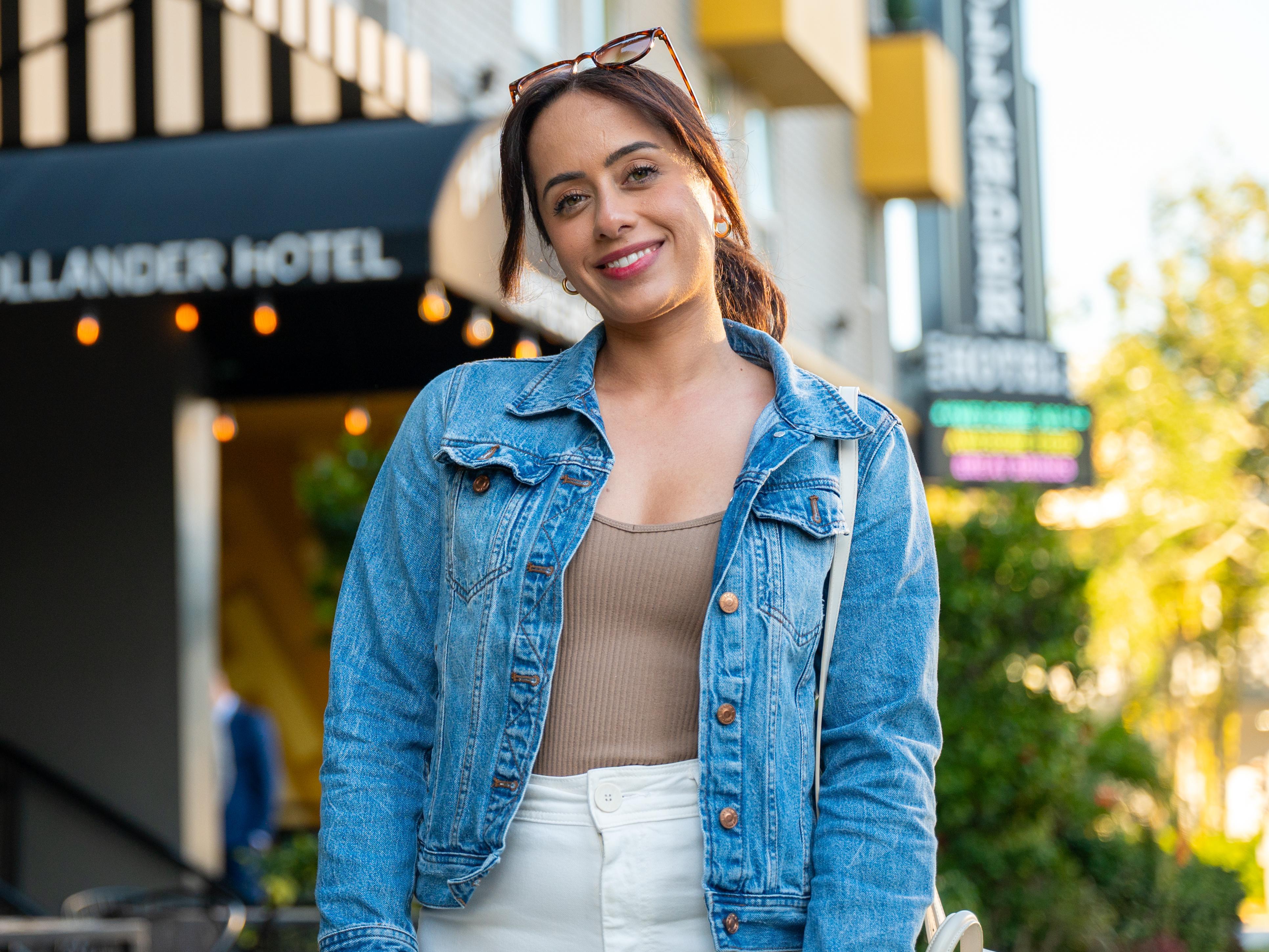 Yasmin, an influencer, standing in front of the Hollander Hotel