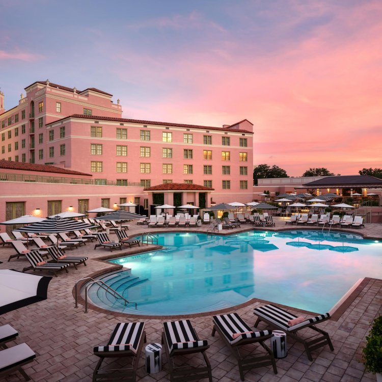 Vinoy pool at sunset