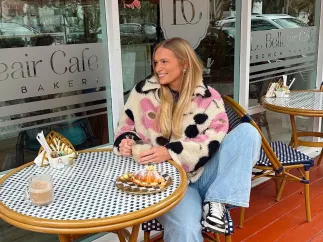 woman at a cafe 
