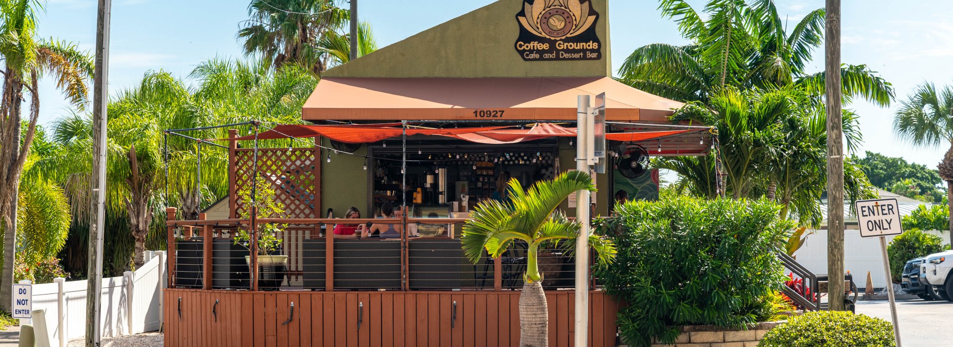 Treasure Island Coffee Grounds Exterior Dining