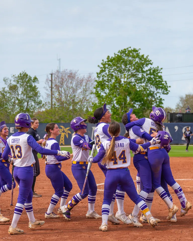 softball players celebrating 