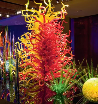 Escultura da Coleção Chihuly que lembra um jardim.
