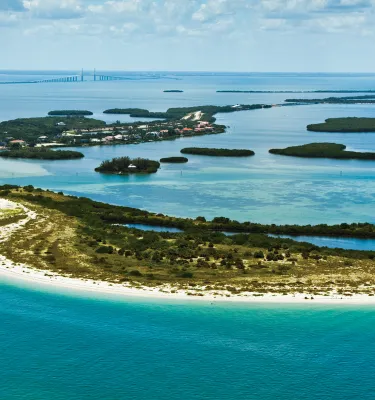Eine Luftaufnahme von Tierra Verde und Fort de Soto Park