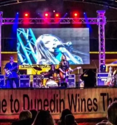 Dunedin Wines the Blues