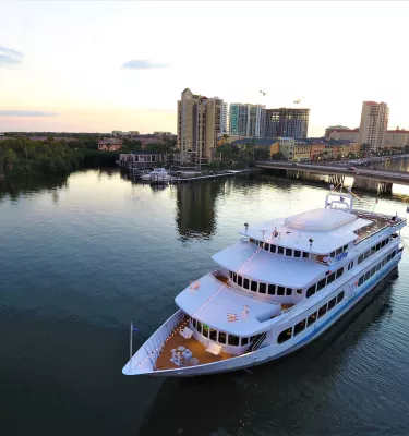 Yacht StarShip Dinner Cruise Holiday