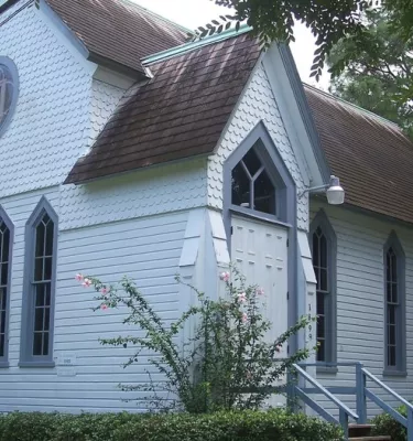 Exterior photo of a white chapel in Dunedin, FL.