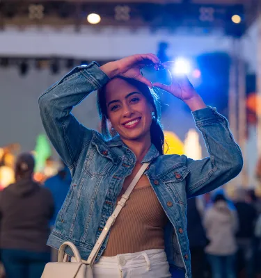 girl with head hand sign