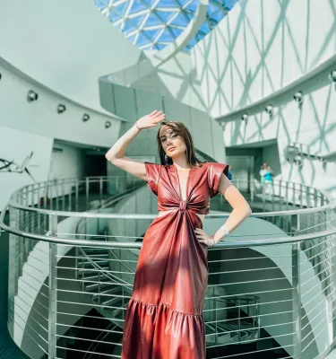 girl standing in Dali museum