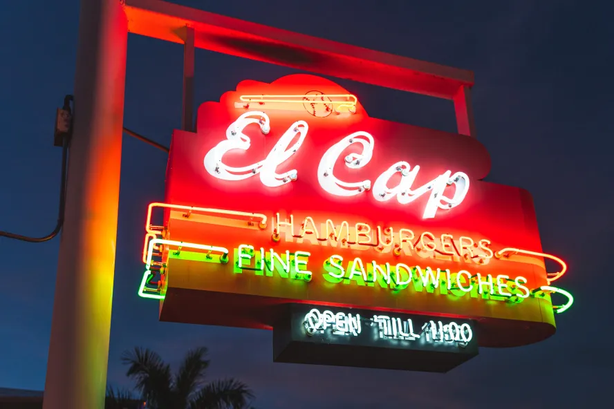 El Cap restaurant sign at night