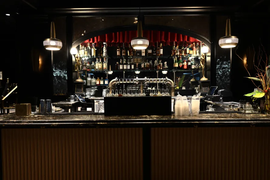 bar