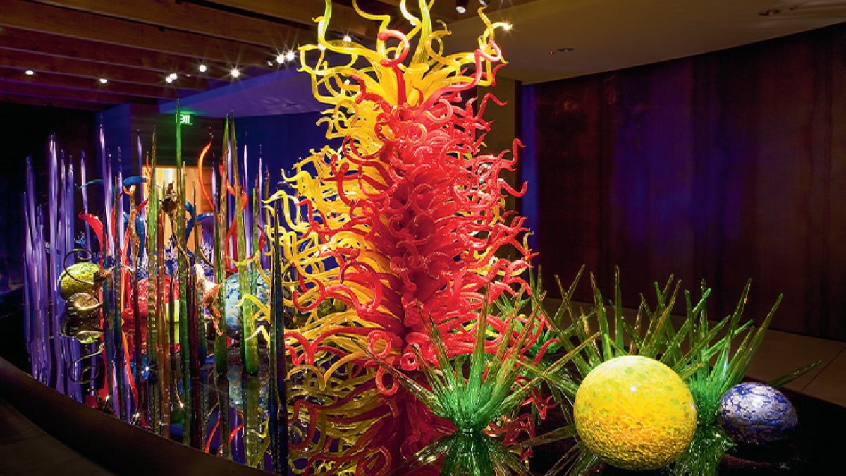 Escultura da Coleção Chihuly que lembra um jardim.