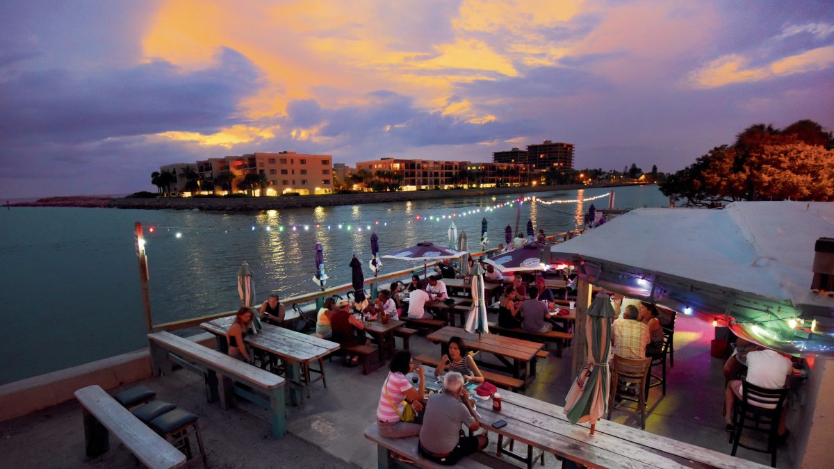 A sunset at Woody's Waterfront Restaurant