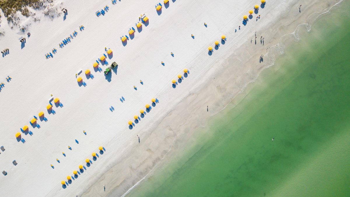 Una fotografía cenital de St. Pete Beach desde un dron, marzo de 2021