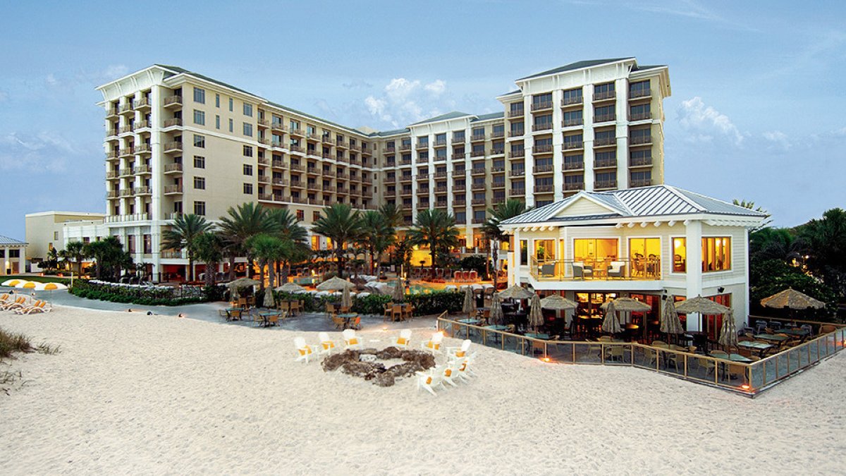 Overview of beachfront of Sandpearl hotel