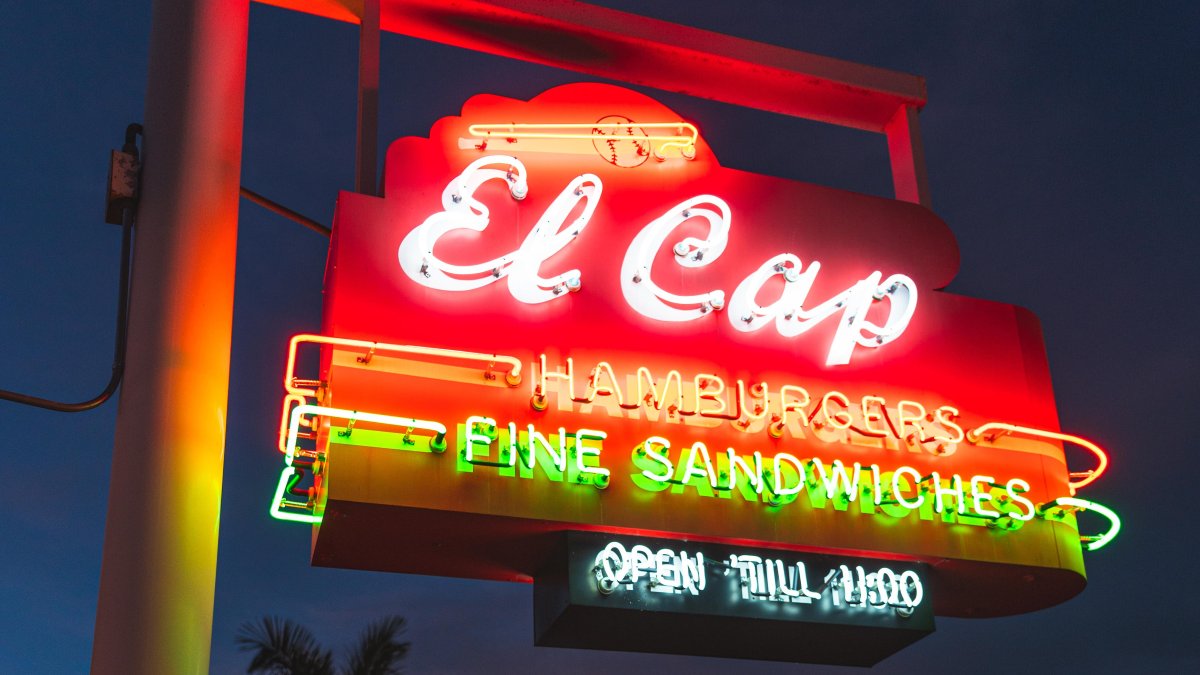 El Cap restaurant sign at night