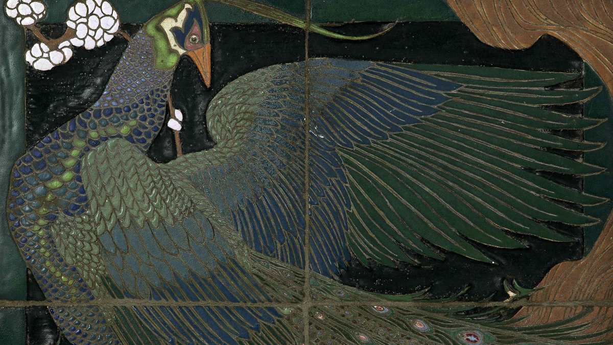 Un panel pintado a mano del Museum of the American Arts and Crafts Movement.