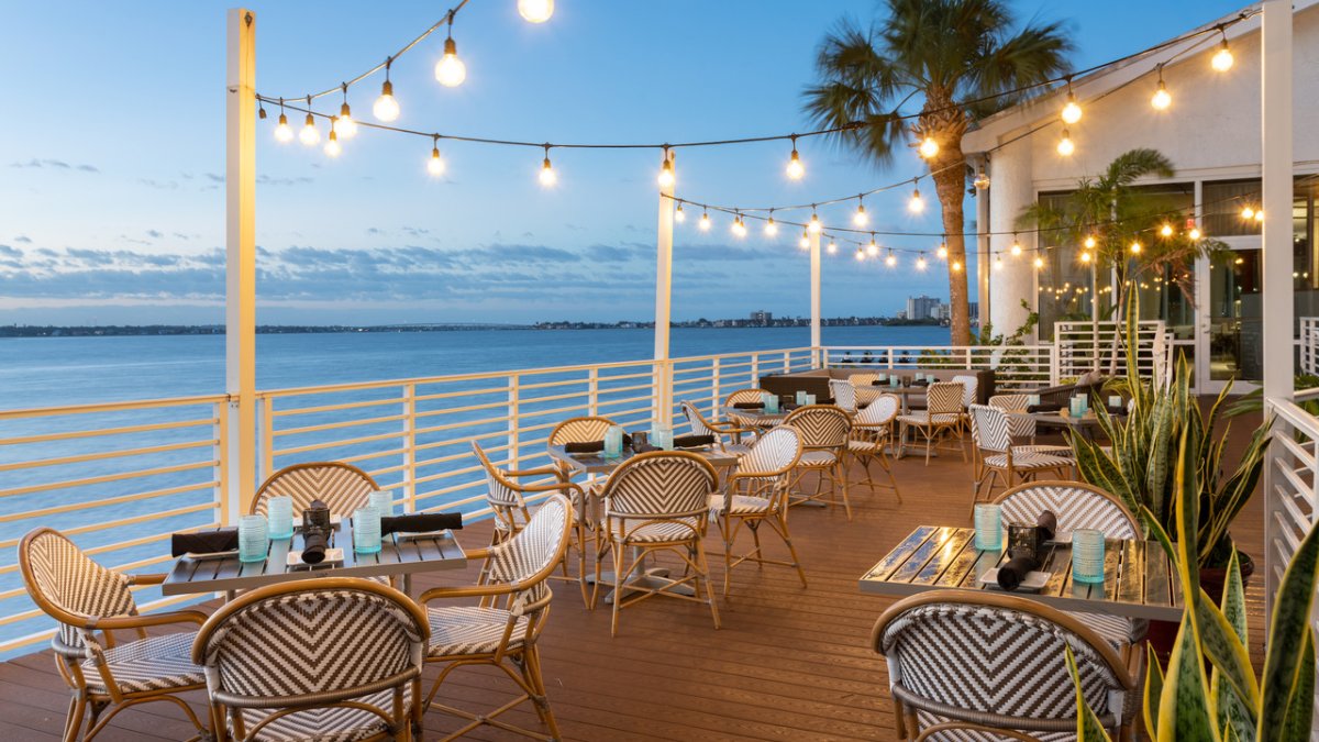 The Watercolor Grill House em Clearwater Beach Marriott Suites com refeições externas