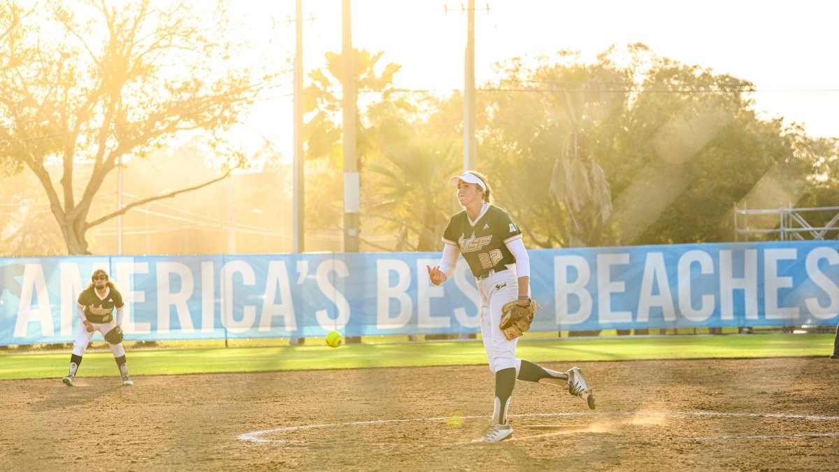 SPC Elite Invitation player pitching a softball