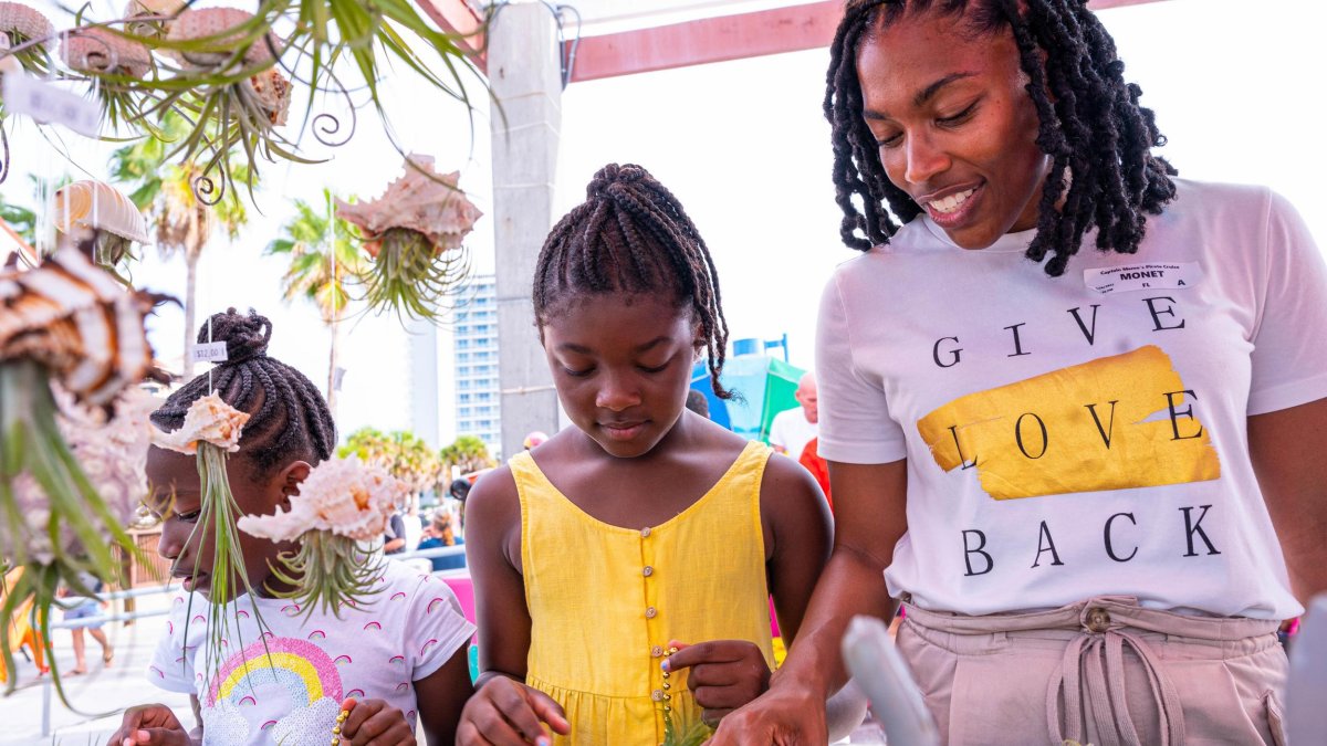 A mom and her two daughters shop at Pier 60 on Clearwater Beach