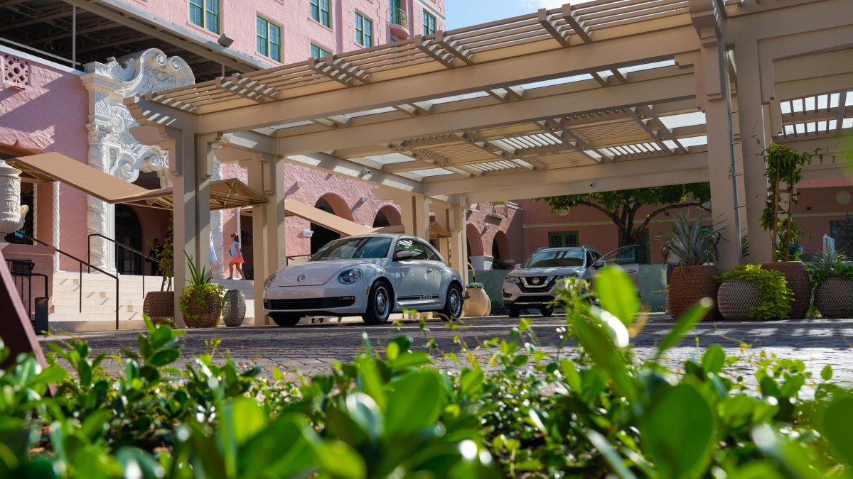 Vinoy entrance with green bushes in the foreground