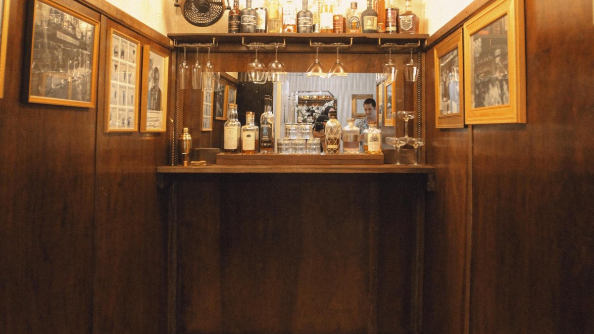 a view of a vintage bar at Peninsula Bed & Cocktails in Gulfport