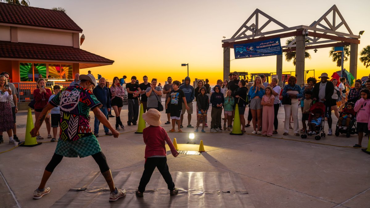 street performers at Sunsets at Pier 60 celebration