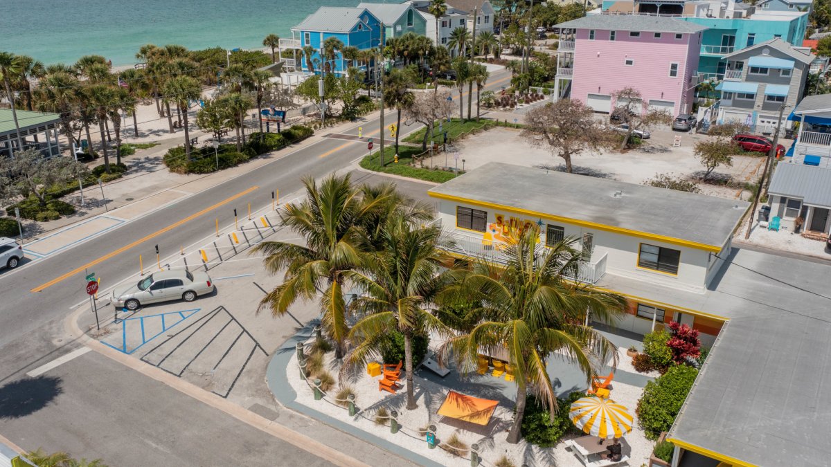 Sunset Inn and Cottages Near Beach