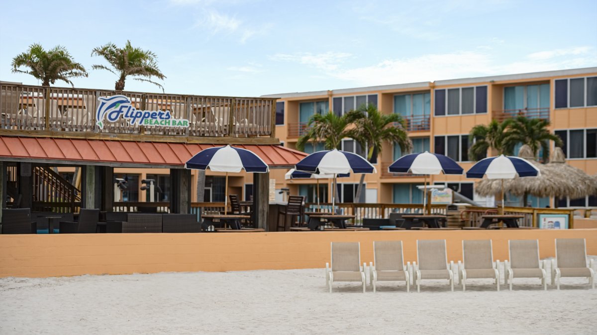 Dolphin Beach Resort_Flippers Beach Bar