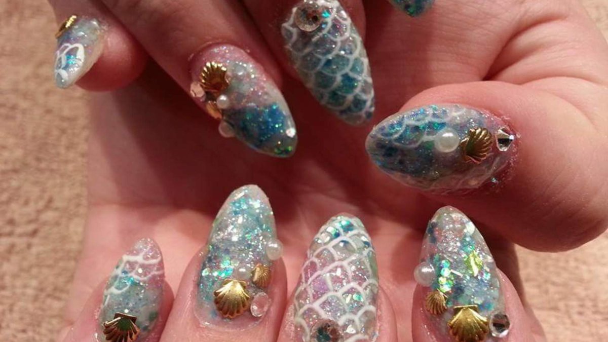 mermaid nails