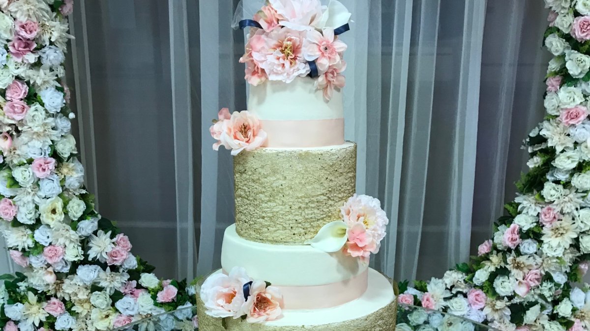 Pink & Gold Wedding Cake