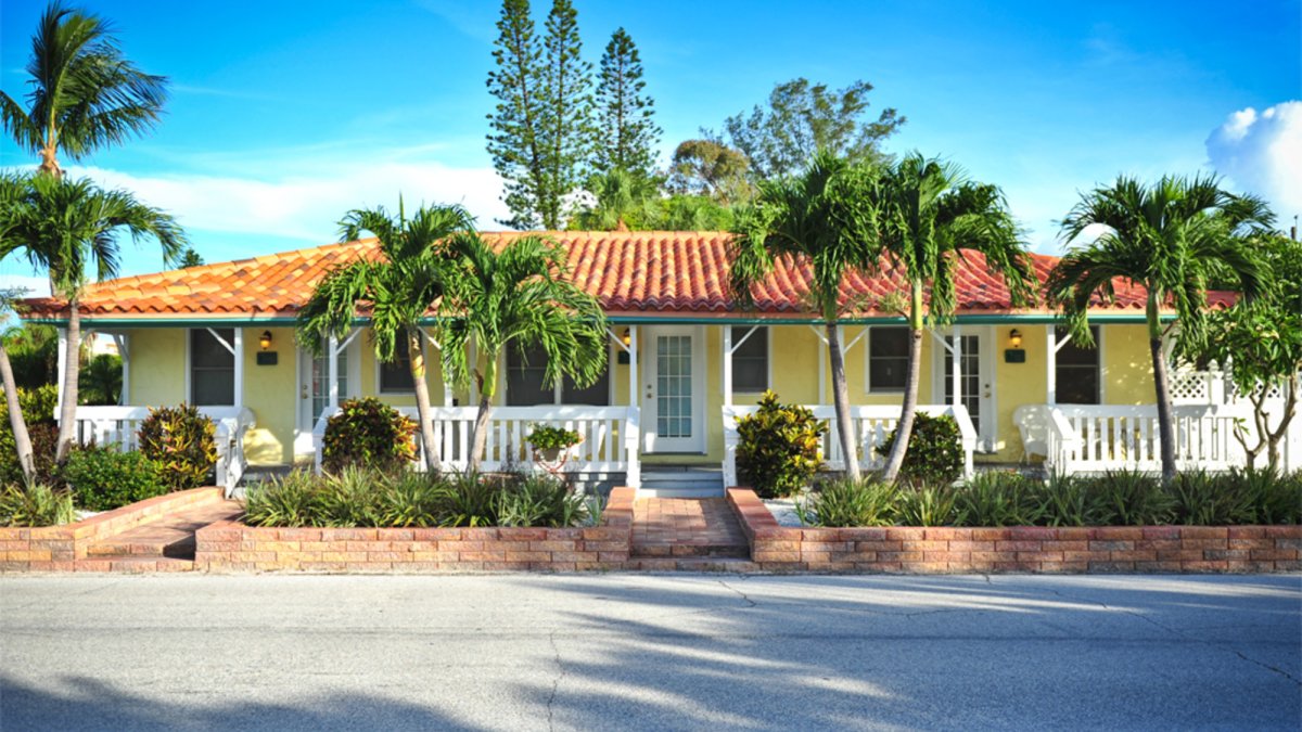 Beautifully updated, distinctively decorated and 'olde' Florida. All with a touch of luxury.