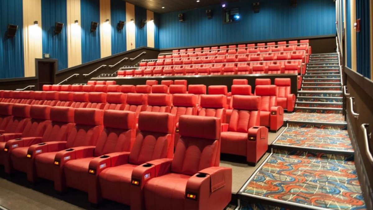 COBB TYRONE LUXURY 10 THEATRE