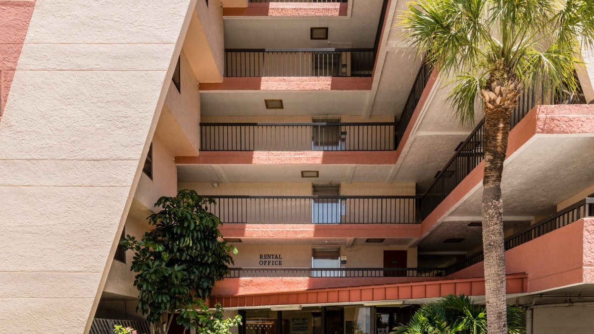 Front Entrance to Gulf Gate Resort