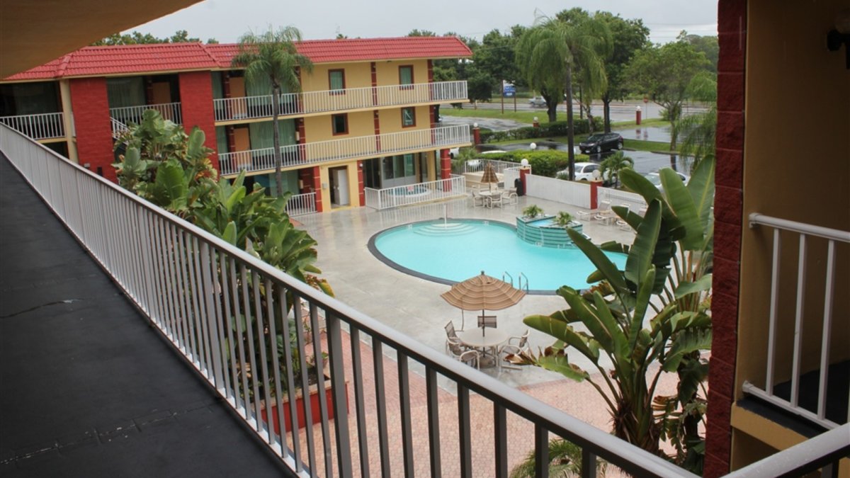 Comfort Inn & Suites at Tropicana Field