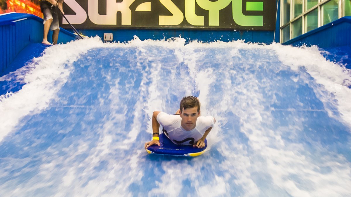 Flowrider Indoor Surfing