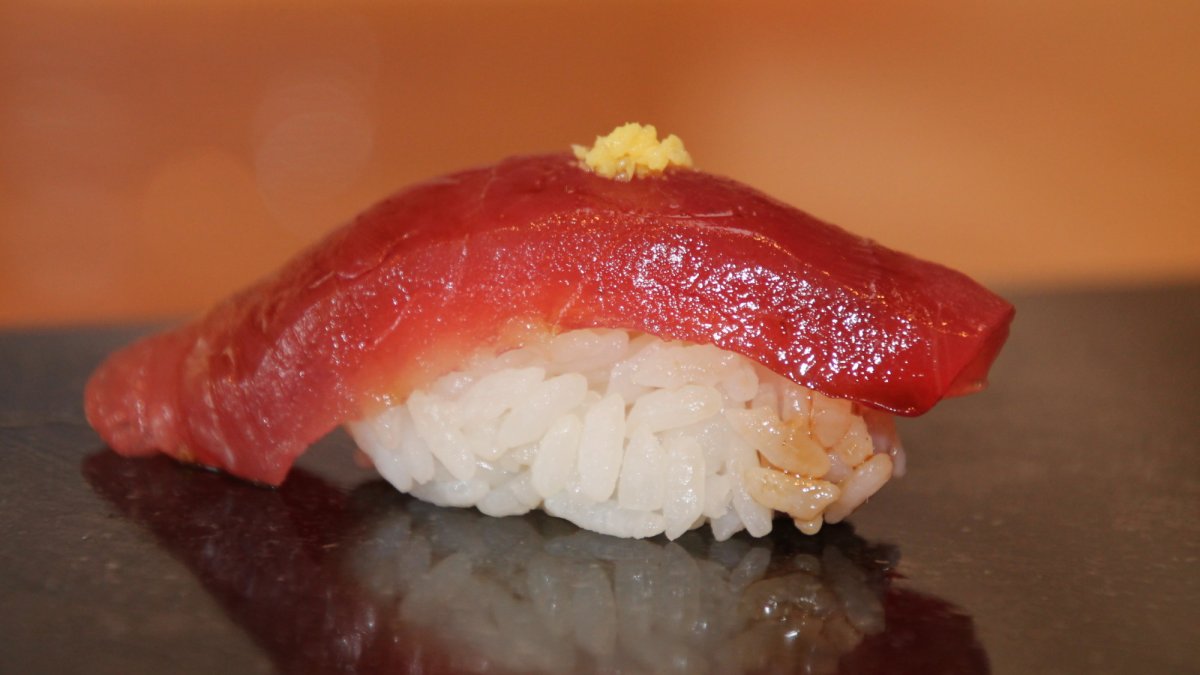 tuna nigiri