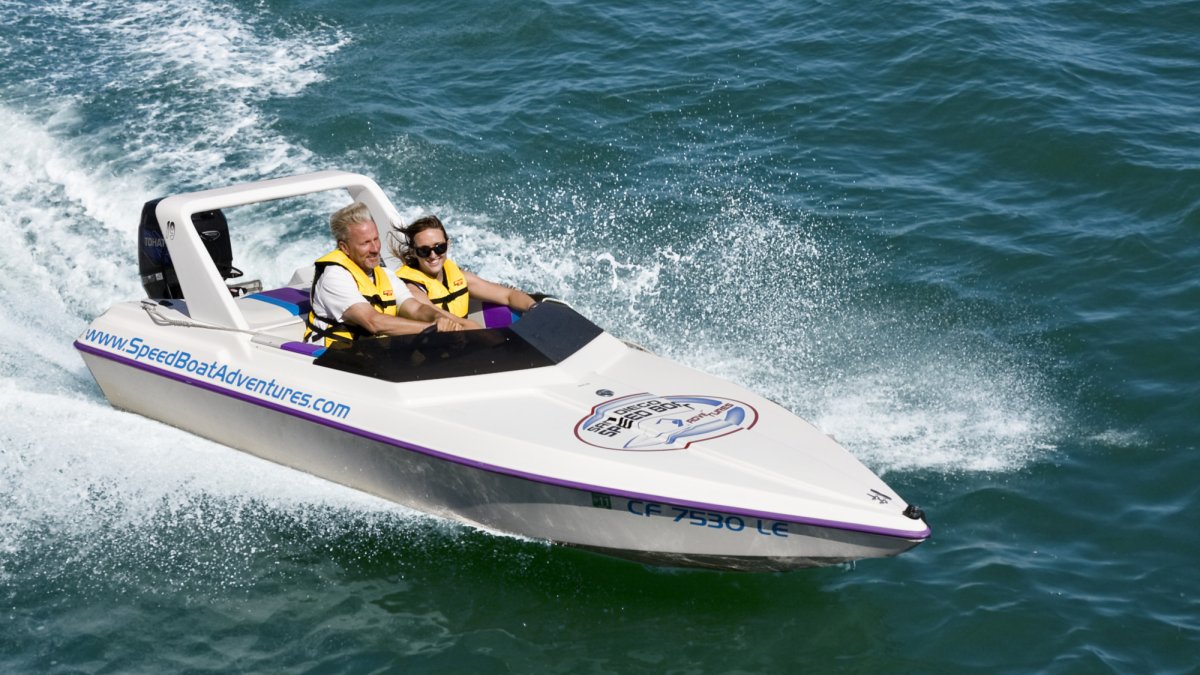 Speed boat