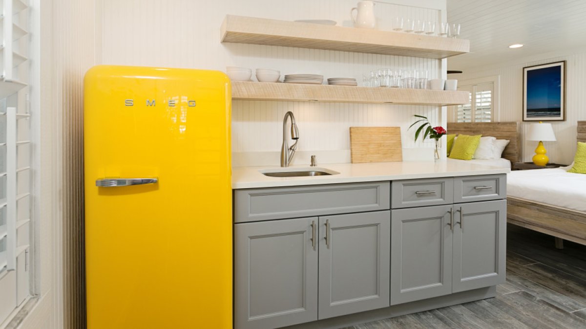 Palmetto Room kitchenette