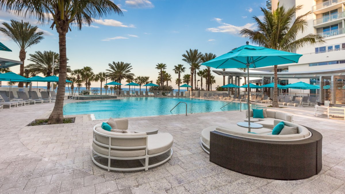 Wyndham Grand Clearwater Beach Pool 2