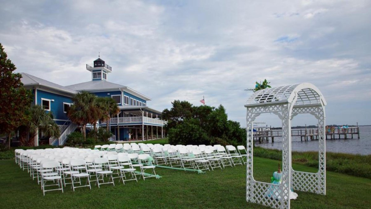 A wedding on the lawn (Photo courtesy of Carrie Wildes Photography)