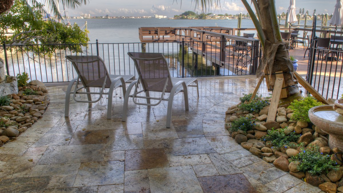 Tropical Waterfront Room W/Private Courtyard