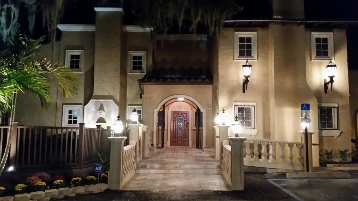 Villa Bellini Restaurant & Lounge - "The Dream" at night