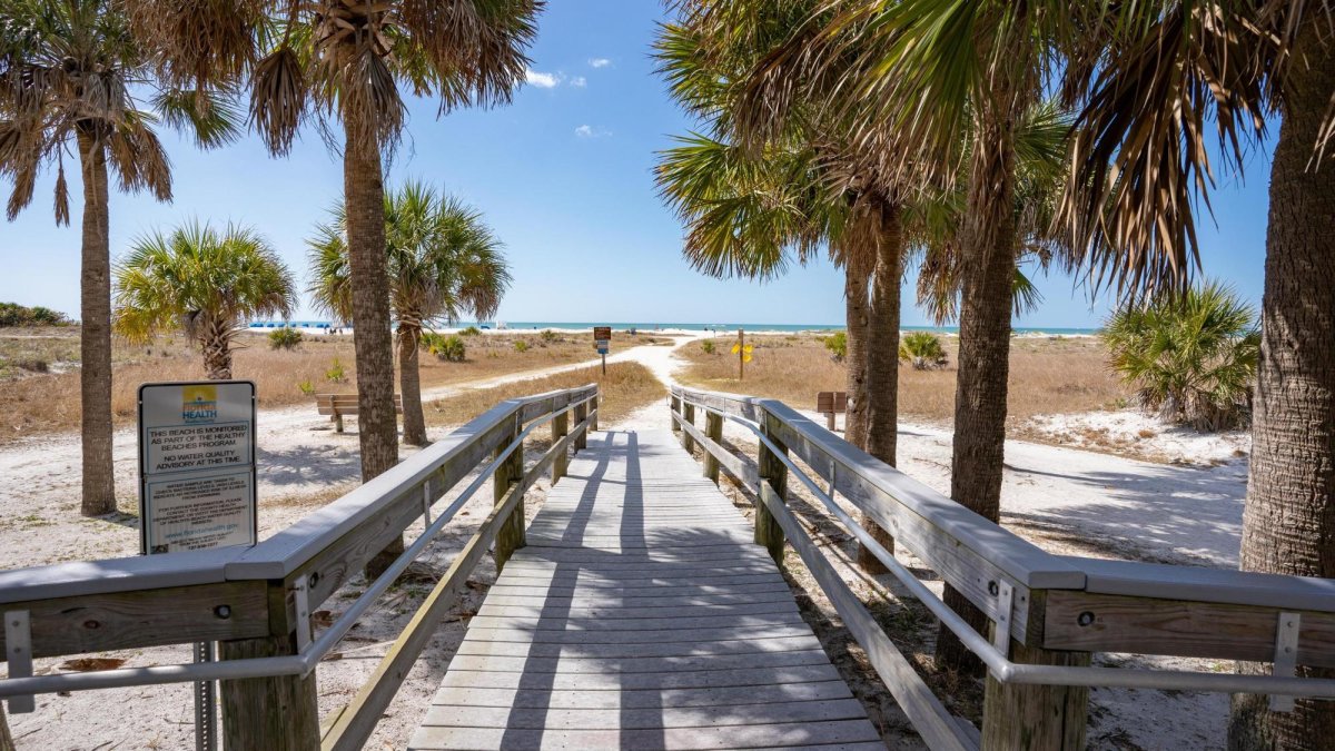 Promenade im Sand Key Park