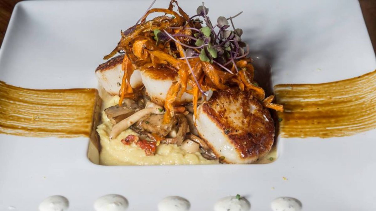 It's not too early to make your dinner plans - join us tonight!