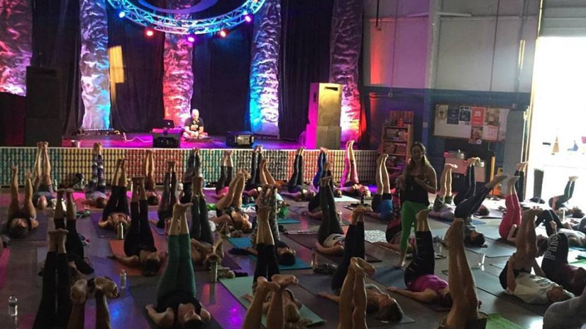 Yoga Paws and Pints at 3 Daughters!