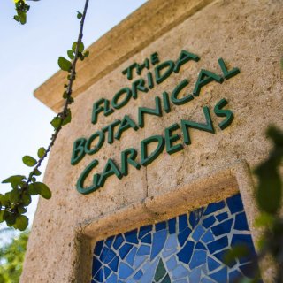 The sign for the Florida Botanical Gardens