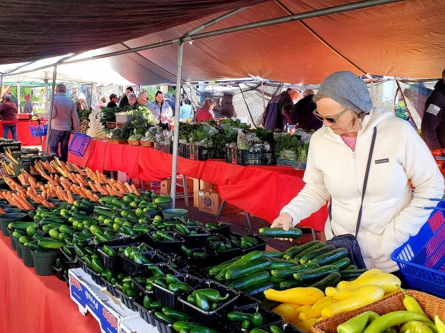 Corey Ave Sunday Fresh Market on St. Pete Beach