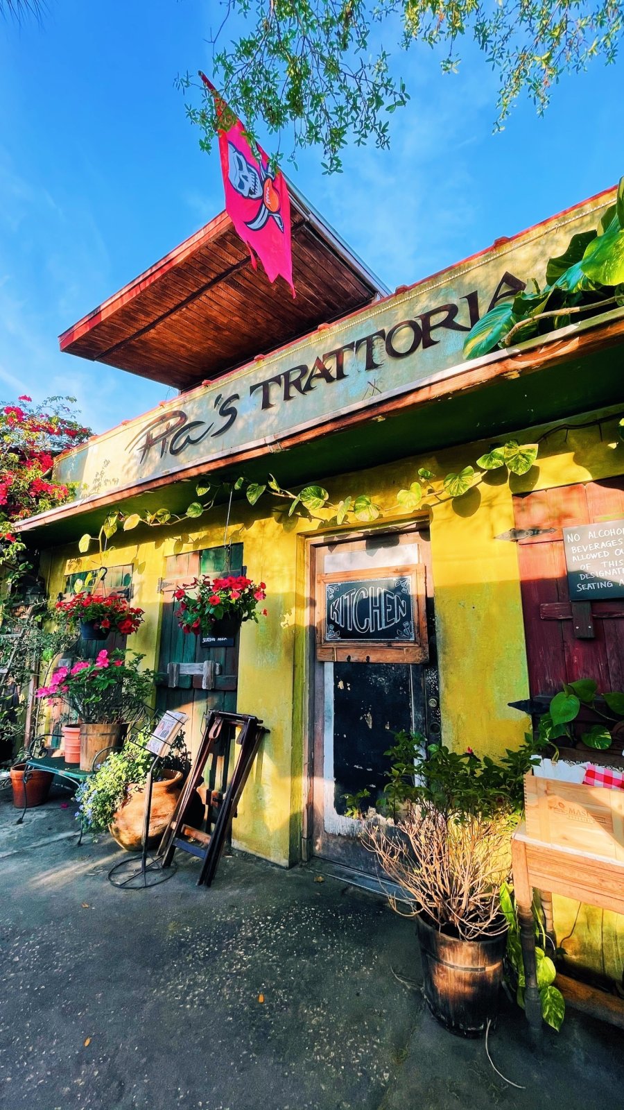 Exterior building of Pia's Trattoria